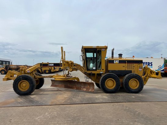 Caterpillar 140H 140H 2002 2 Motor graders