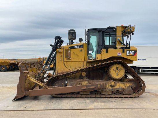 Caterpillar D6T LGP D6T LGP 2017 2 Dozers image 16