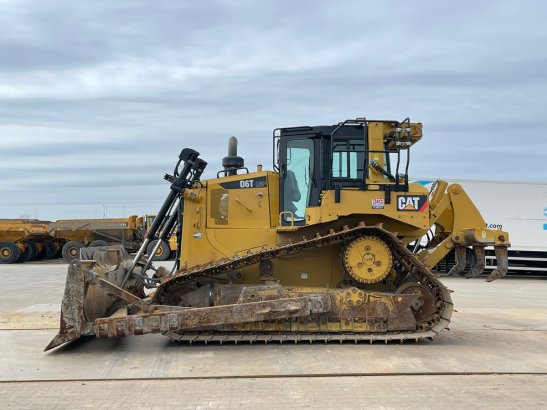 Caterpillar D6T LGP D6T LGP 2018 2 Dozers image 16