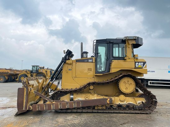 Caterpillar D6T LGP D6T LGP 2011 2 Dozers