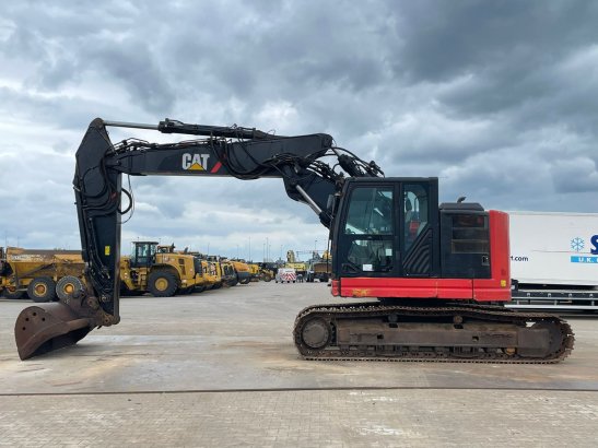 Caterpillar 325 F LCR 38 2016 2 Crawler Excavators