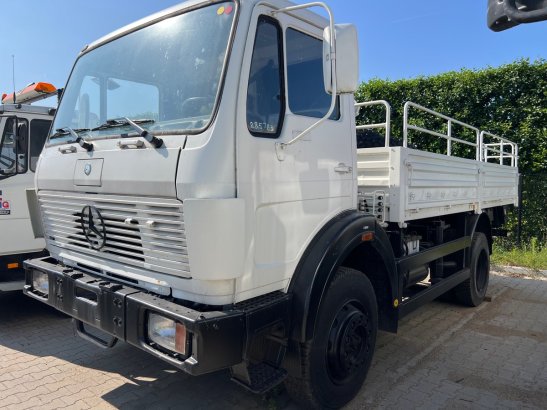 MercedesBenz 1017 4X4 ex army reconditioned white with crane MercedesBenz 1017 4X4 ex army reconditioned white with crane 2