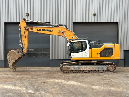 Liebherr R945 S-HD R945 S-HD 2021 2 Crawler Excavators image 31