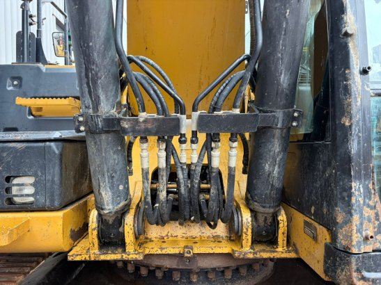 Caterpillar 329ELN 329ELN 2011 2 Crawler Excavators image 10