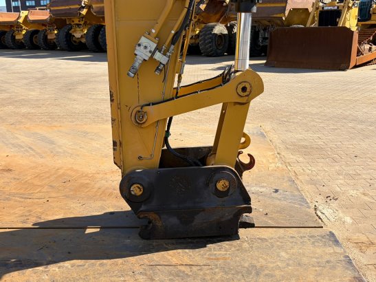 Caterpillar 330 42 2020 2 Crawler Excavators image 10