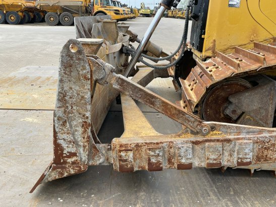 Caterpillar D6T LGP D6T LGP 2018 2 Dozers image 25