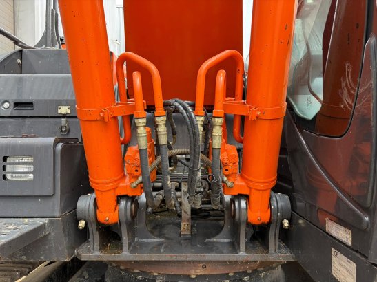 Hitachi ZX210LC-6 New Bucket ZX210LC-6 New Bucket 2018 2 Crawler Excavators image 10