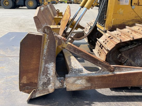 Caterpillar D6T LGP D6T LGP 2011 2 Dozers image 10