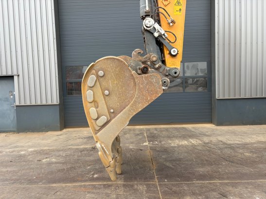 Liebherr R945 S-HD R945 S-HD 2021 2 Crawler Excavators image 40