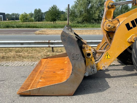 Liebherr L550 L550 2011 2 Wheel Loaders image 10