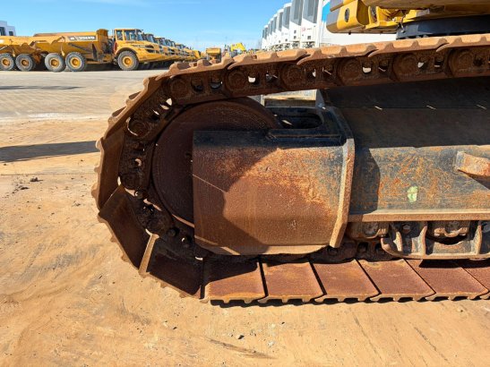 Caterpillar 330 42 2020 2 Crawler Excavators image 11