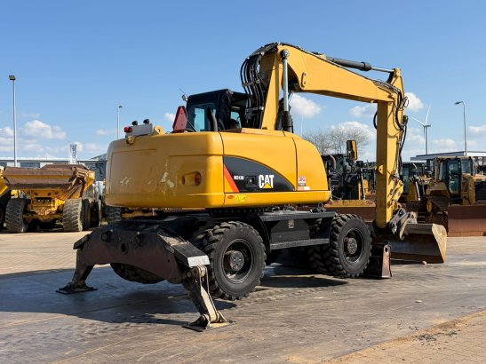 Caterpillar M313D VA - Outriggers + Blade M313D VA - Outriggers + Blade 2012 2 Wheeled Excavators image 11