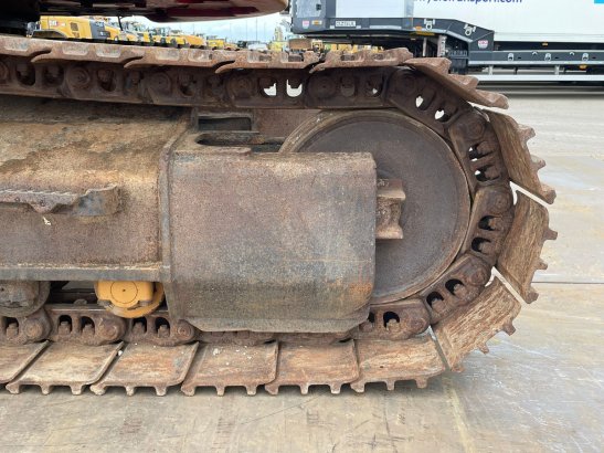Caterpillar 325 F LCR 38 2016 2 Crawler Excavators image 11