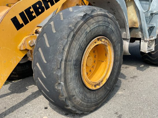 Liebherr L550 L550 2011 2 Wheel Loaders image 11