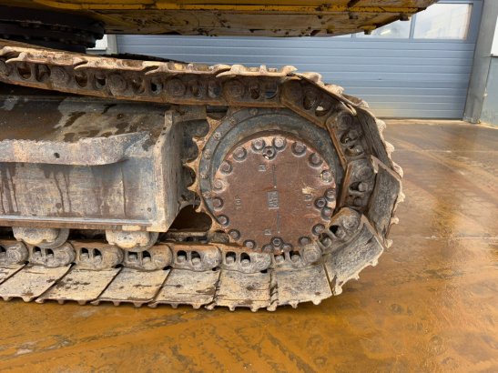 Komatsu HB215LC-1 HB HB215LC-1 HB 2012 2 Crawler Excavators image 12