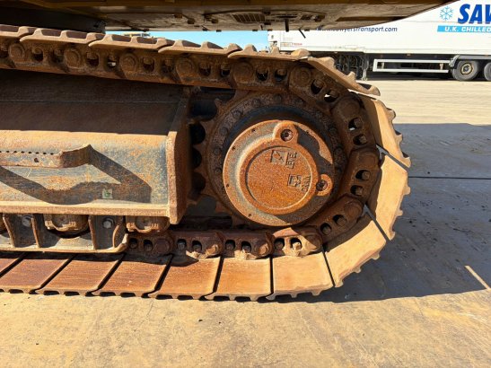 Caterpillar 330 42 2020 2 Crawler Excavators image 12