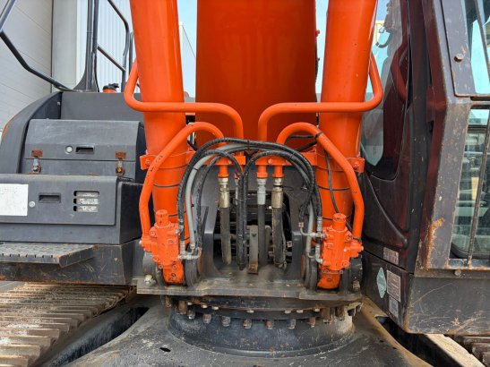 Hitachi ZX300-6 ZX300-6 2018 2 Crawler Excavators image 12