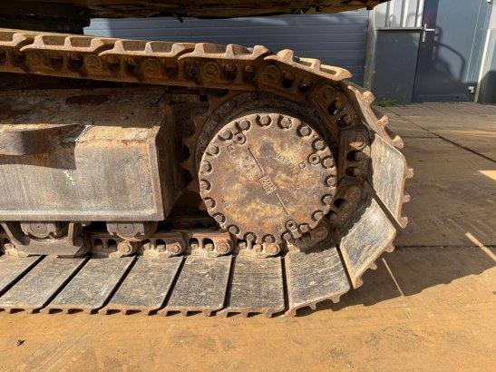 Komatsu PC240LC-10 PC240LC-10 2015 2 Crawler Excavators image 33