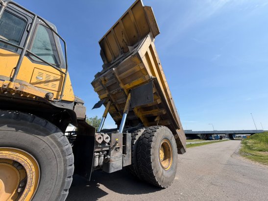 Komatsu HD605 HD605 2005 2 Dump Truck image 57