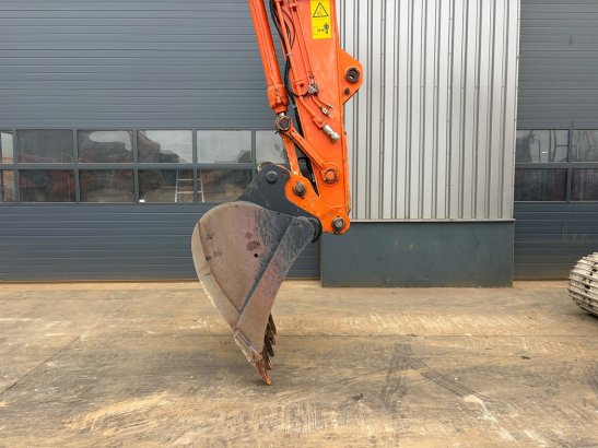 Hitachi ZX210-6 ZX210-6 2018 2 Crawler Excavators image 12