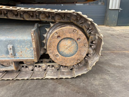 Liebherr R945 S-HD R945 S-HD 2021 2 Crawler Excavators image 27