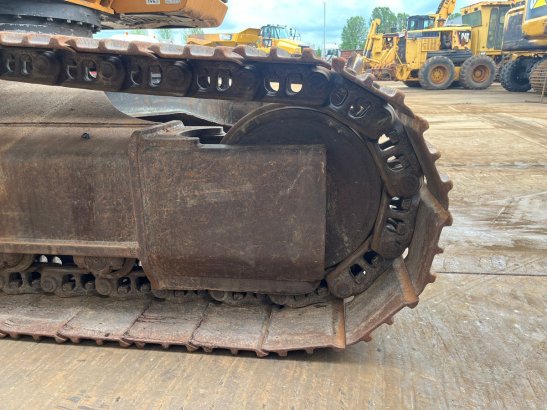 Case CX250C CX250C 2011 2 Crawler Excavators image 28