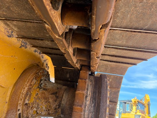 Caterpillar D6T LGP D6T LGP 2011 2 Dozers image 13