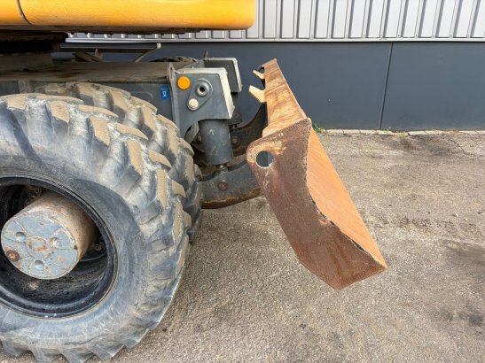 Liebherr A918 Compact Litronic A918 Compact Litronic 2016 2 Wheeled Excavators image 13