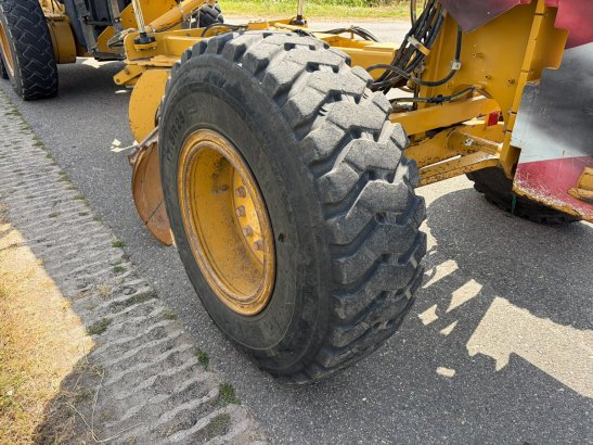 Caterpillar 140M2 140M2 2013 2 Motor graders image 13