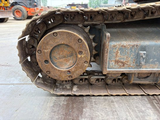 Liebherr R945 S-HD R945 S-HD 2021 2 Crawler Excavators image 43