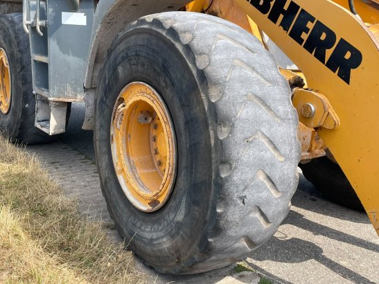 Liebherr L550 L550 2011 2 Wheel Loaders image 13