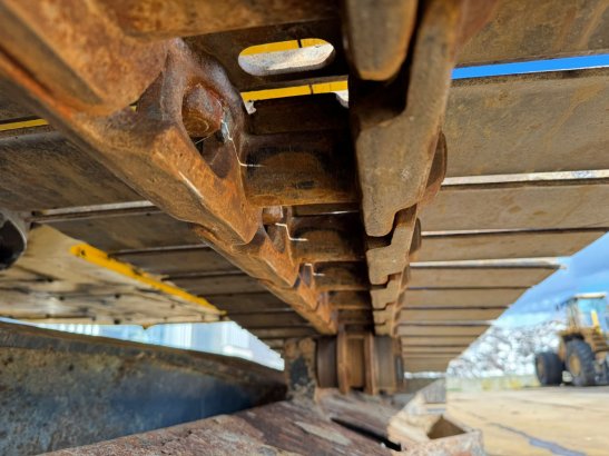 Komatsu PC240LC-10 PC240LC-10 2015 2 Crawler Excavators image 11