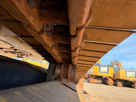 Caterpillar 330 42 2020 2 Crawler Excavators image 14