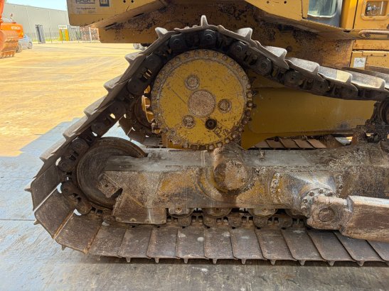 Caterpillar D6T LGP D6T LGP 2011 2 Dozers image 14