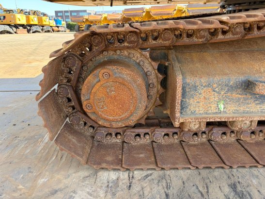 Caterpillar 330 42 2020 2 Crawler Excavators image 15