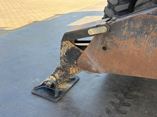 Caterpillar M313D VA - Outriggers + Blade M313D VA - Outriggers + Blade 2012 2 Wheeled Excavators image 15