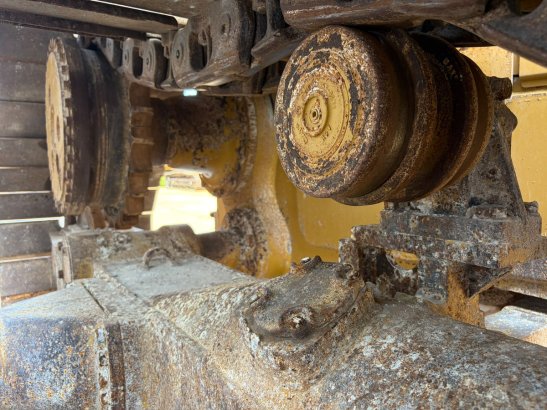 Caterpillar D6T LGP D6T LGP 2011 2 Dozers image 15