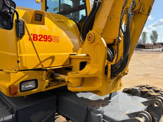 Takeuchi TB295W-1 TB295W-1 2017 2 Wheeled Excavators image 15