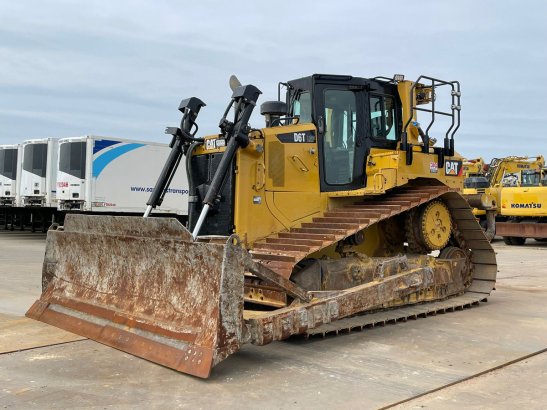 Caterpillar D6T LGP D6T LGP 2018 2 Dozers image 17
