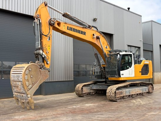 Liebherr R945 S-HD R945 S-HD 2021 2 Crawler Excavators image 17