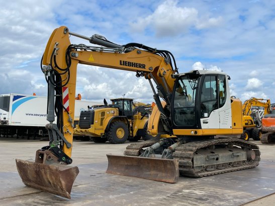 Liebherr R914 Compact Litronic R914 Compact Litronic 2017 2 Crawler Excavators image 62