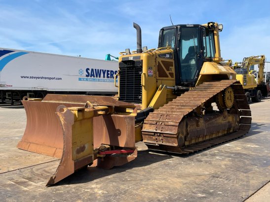 Caterpillar D6N LGP | German machine D6N LGP | German machine 2013 2 Dozers image 16