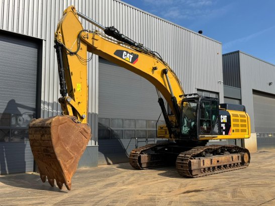 Caterpillar 352F 352F 2018 2 Crawler Excavators image 3