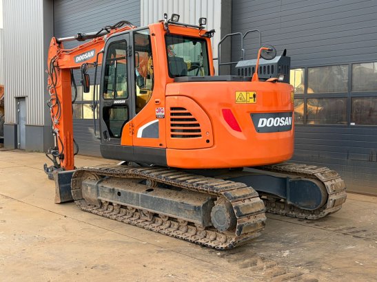 Doosan DX140LCR-5 Doosan DX140LCR-5 2017 2 Crawler Excavators image 3