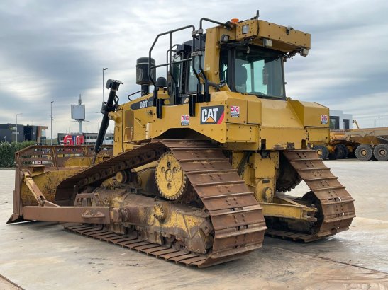 Caterpillar D6T LGP D6T LGP 2017 2 Dozers image 18