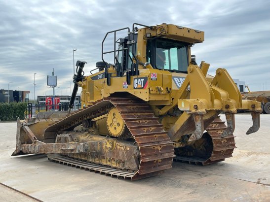 Caterpillar D6T LGP D6T LGP 2018 2 Dozers image 18