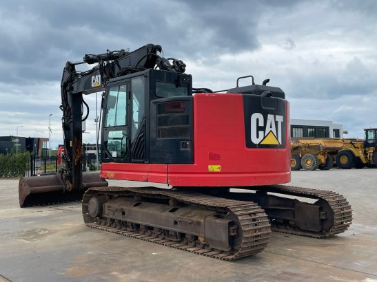 Caterpillar 325 F LCR 38 2016 2 Crawler Excavators image 3