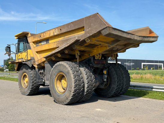 Komatsu HD605 HD605 2005 2 Dump Truck image 3