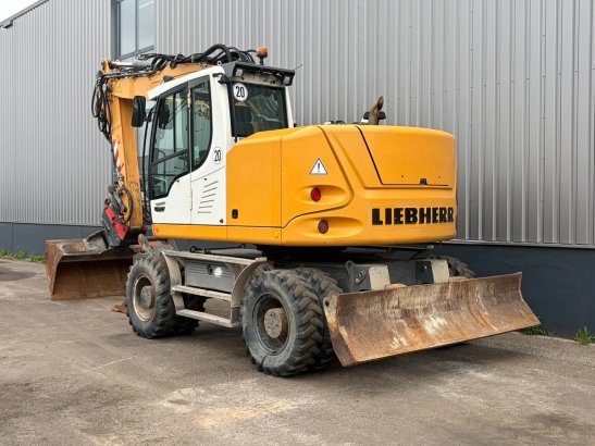 Liebherr A918 Compact Litronic A918 Compact Litronic 2013 2 Wheeled Excavators image 3