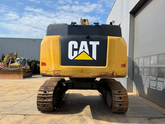 Caterpillar 352F 352F 2018 2 Crawler Excavators image 4